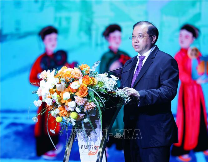 Thứ trưởng Bộ Văn hóa, Thể thao và Du lịch Tạ Quang Đông phát biểu khai mạc. Thanh Tùng - TTXVN